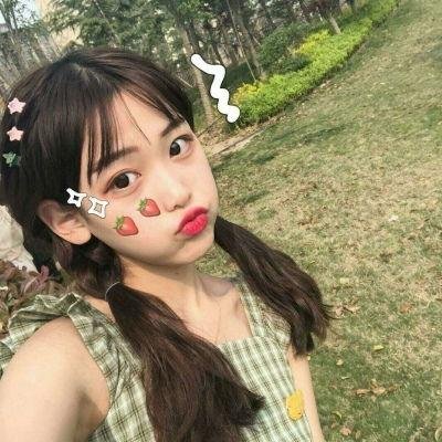他在窥着你